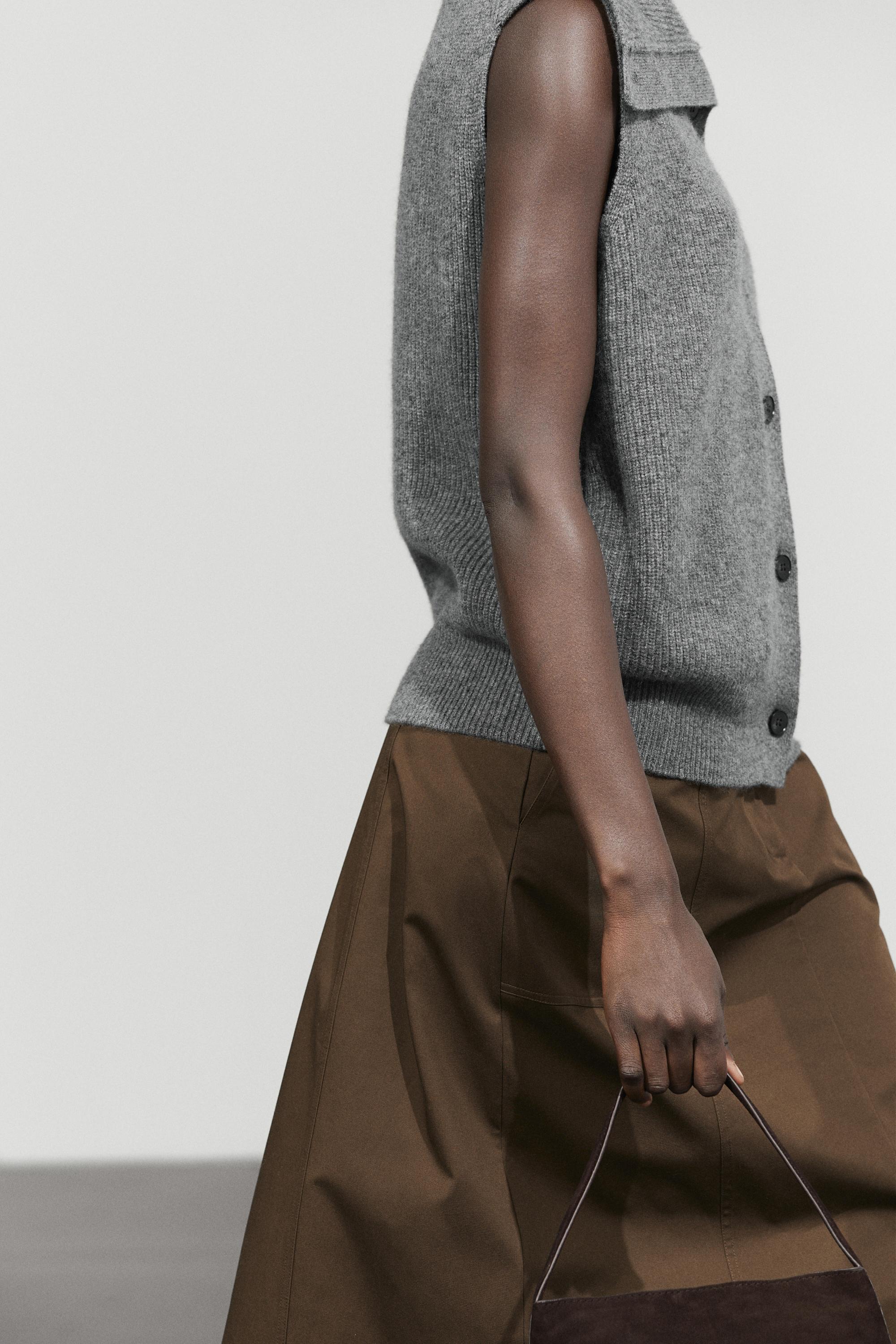 100% wool funnel neck knit vest